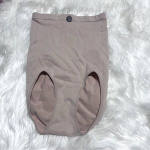 New‎ La Vie En Rose nude shape wear bottoms  size M